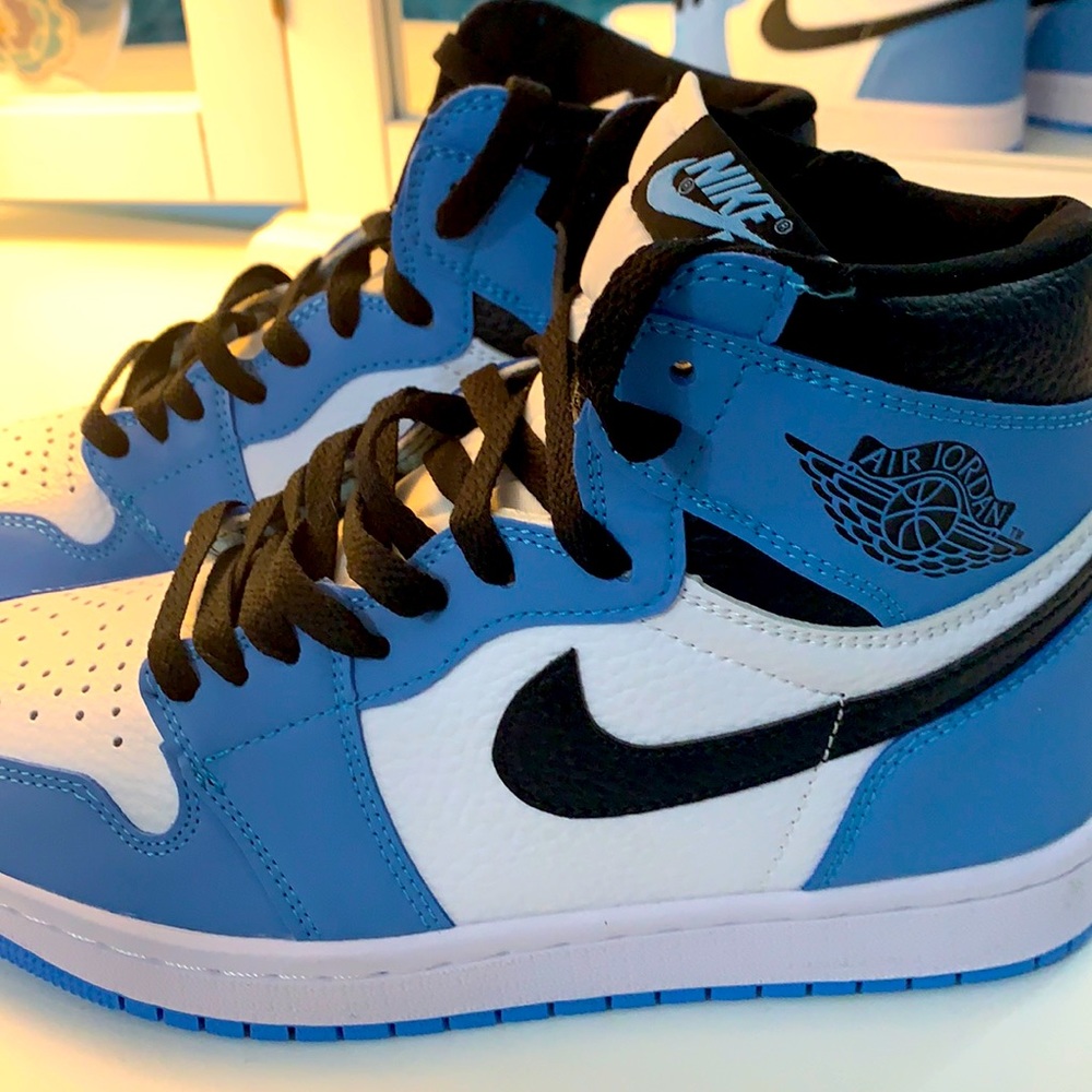 Air Jordan 1 Retro High OG University Blue